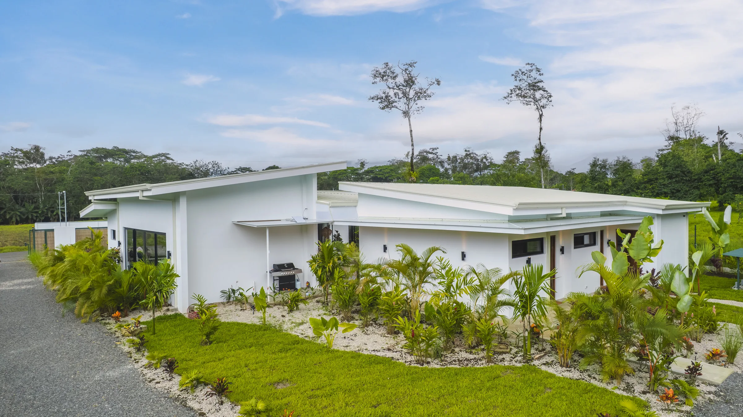 Aerial view of Villa Amara surrounded by La Fortuna greenery